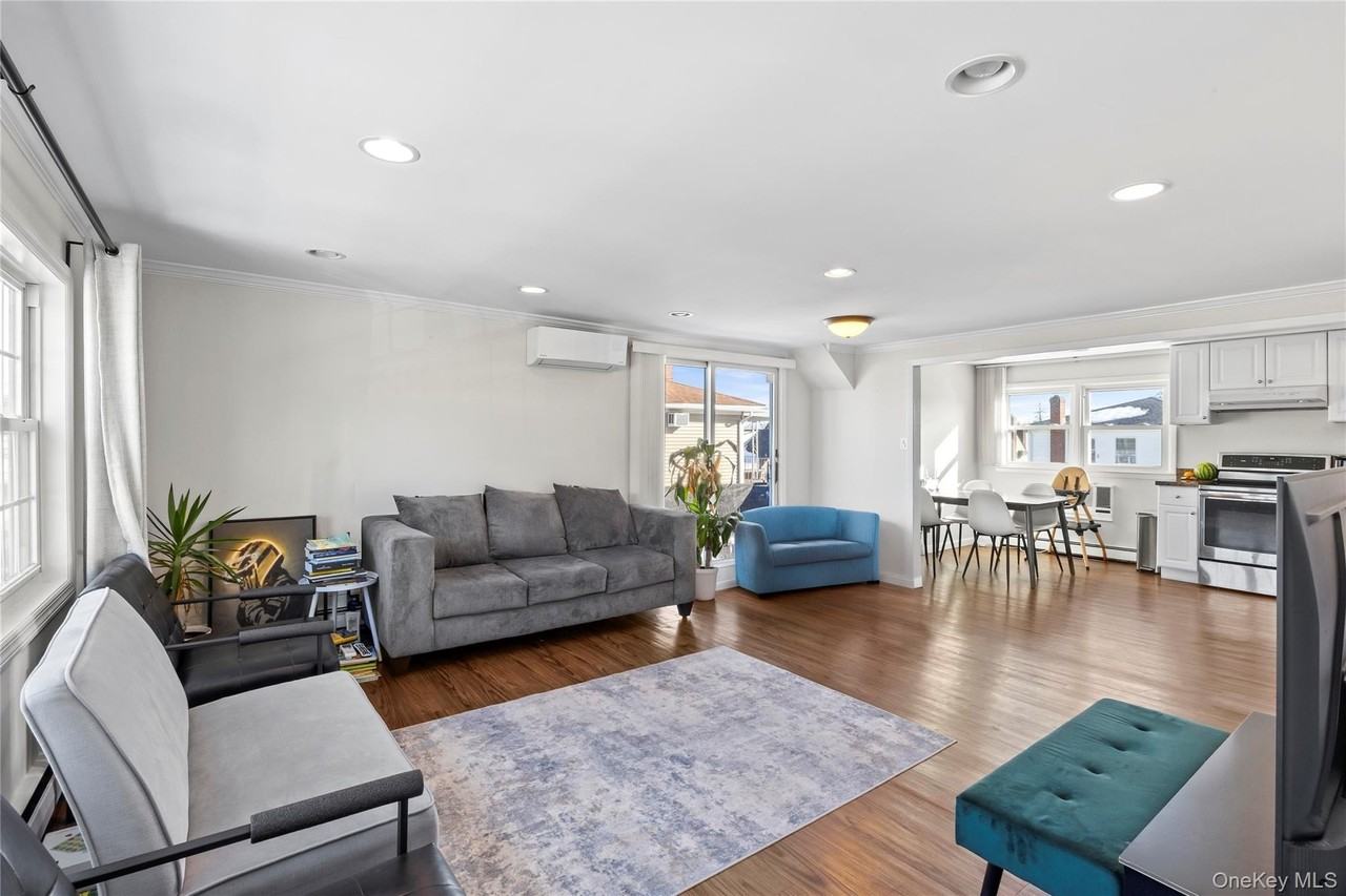 272 N Delaware Ave - Photo 7 of 23