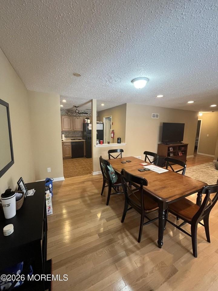 19 Augusta Ct - Photo 5 of 22