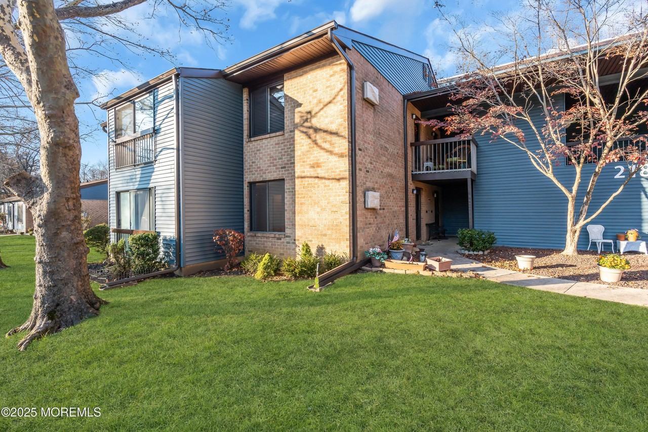 218 Medford Ct Unit A - Photo 3 of 39