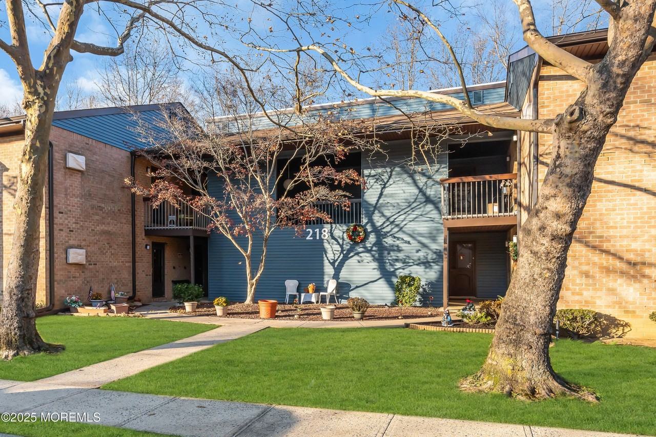 218 Medford Ct Unit A - Photo 5 of 39