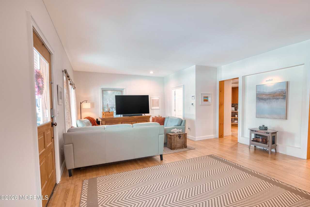 112 Corlies Ave - Photo 3 of 20