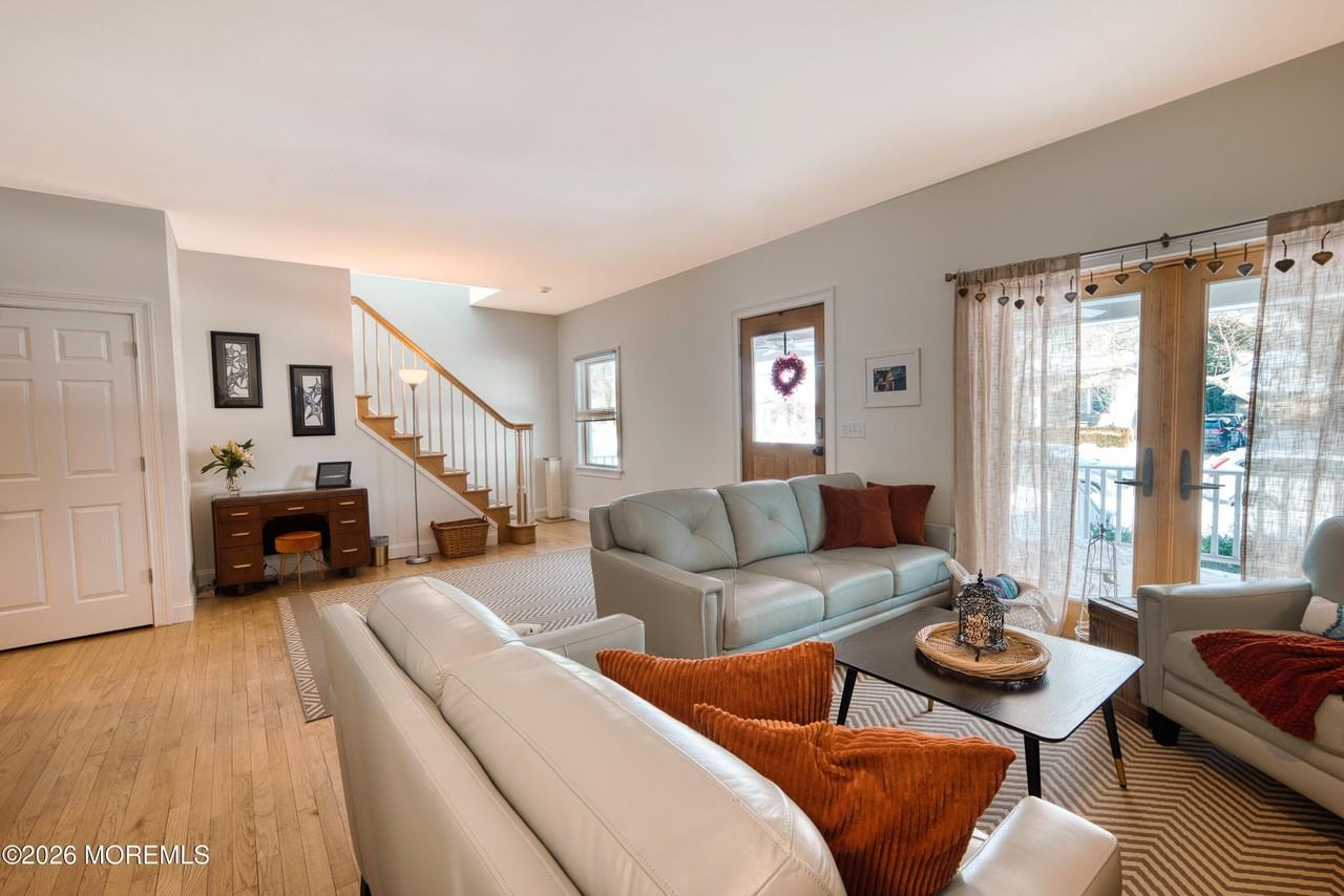 112 Corlies Ave - Photo 4 of 20