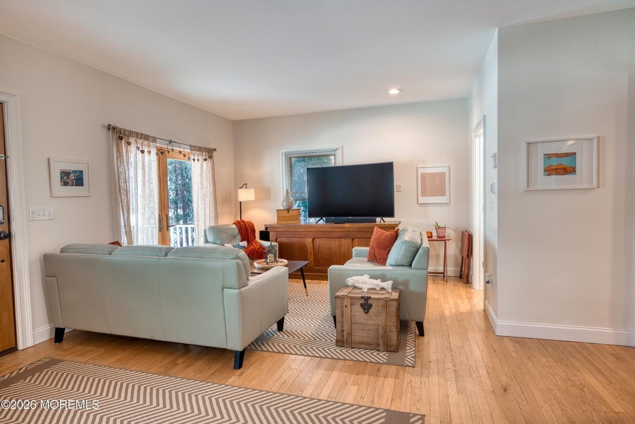 112 Corlies Ave - Photo 5 of 20