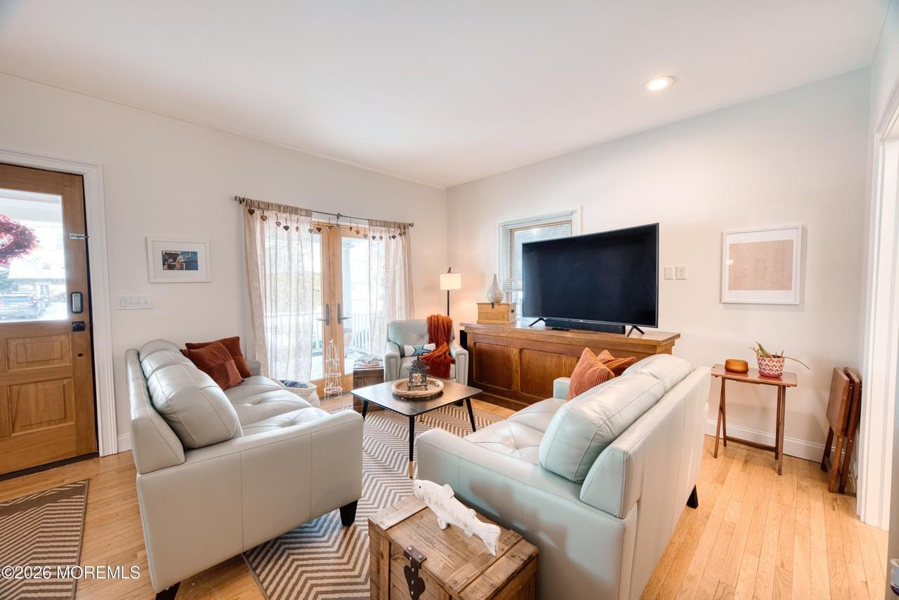 112 Corlies Ave - Photo 6 of 20