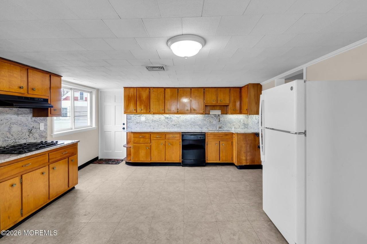 1001 Arnold Ave - Photo 2 of 11