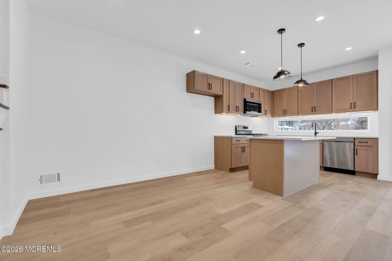 211 De Witt Ave - Photo 4 of 39