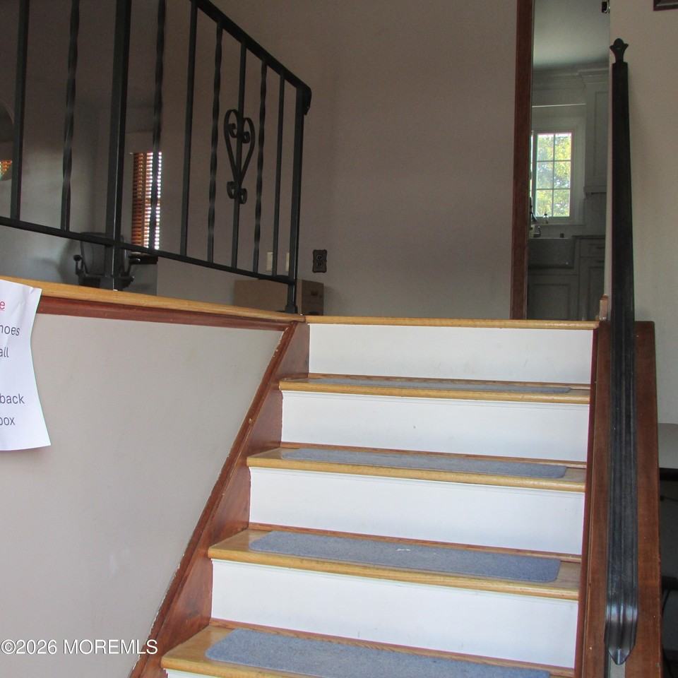 31 Pine St - Photo 3 of 27