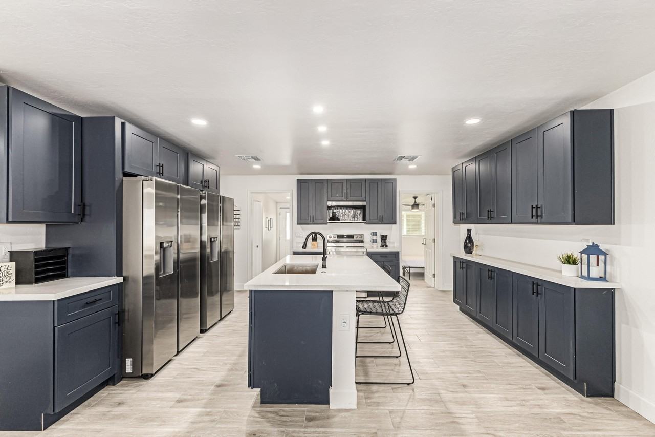 E 8th St - Photo 2 of 21