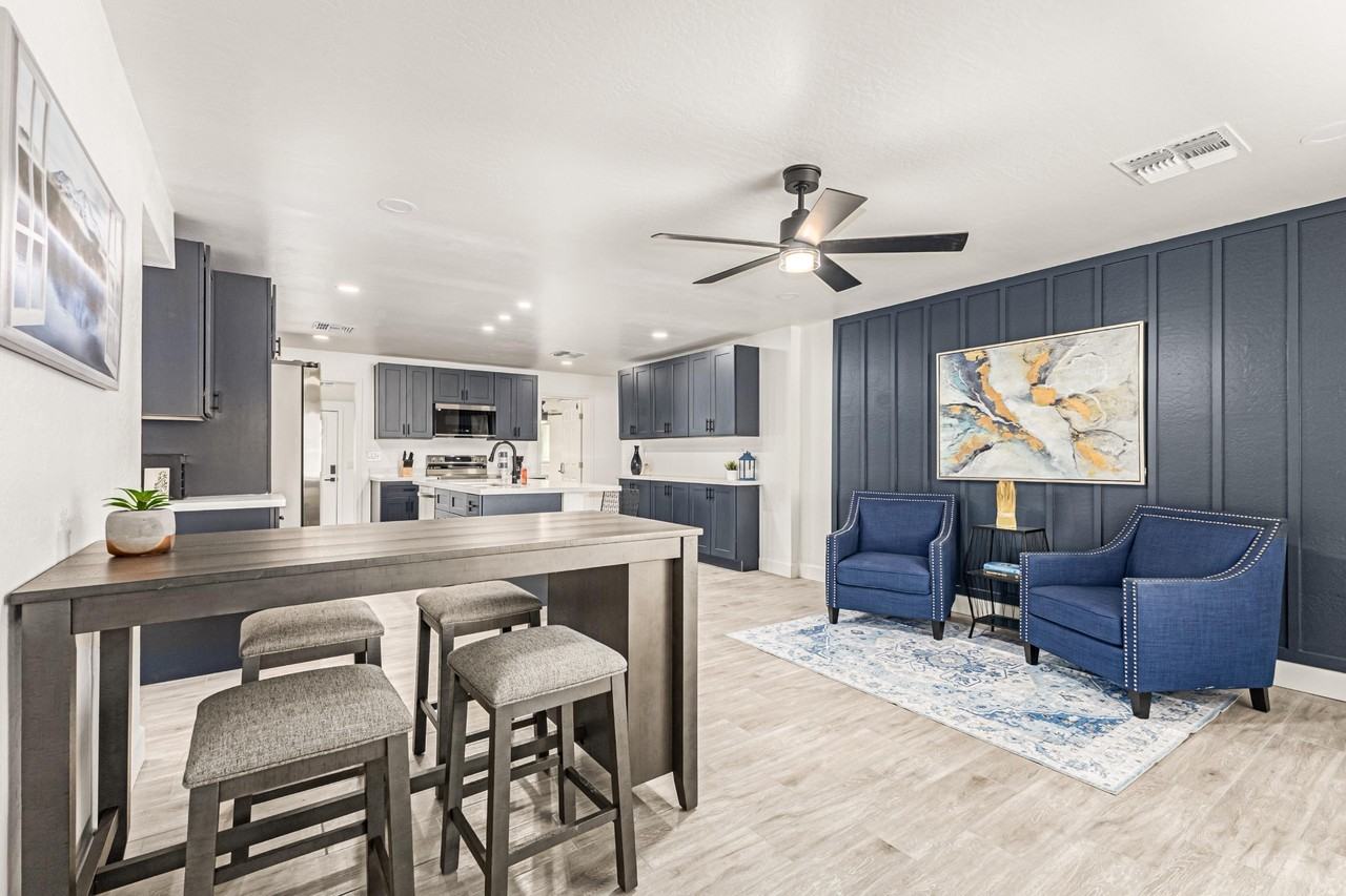 E 8th St - Photo 3 of 21