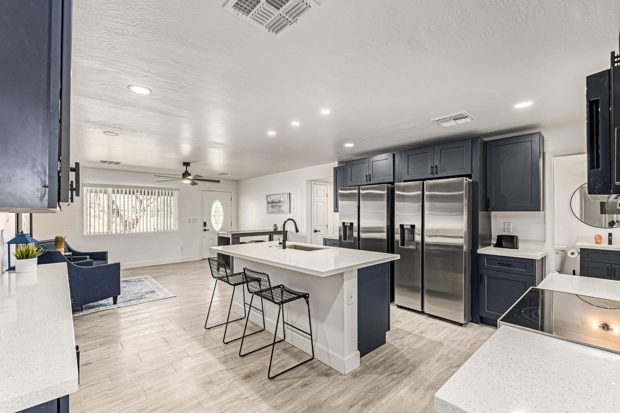 E 8th St - Photo 4 of 21