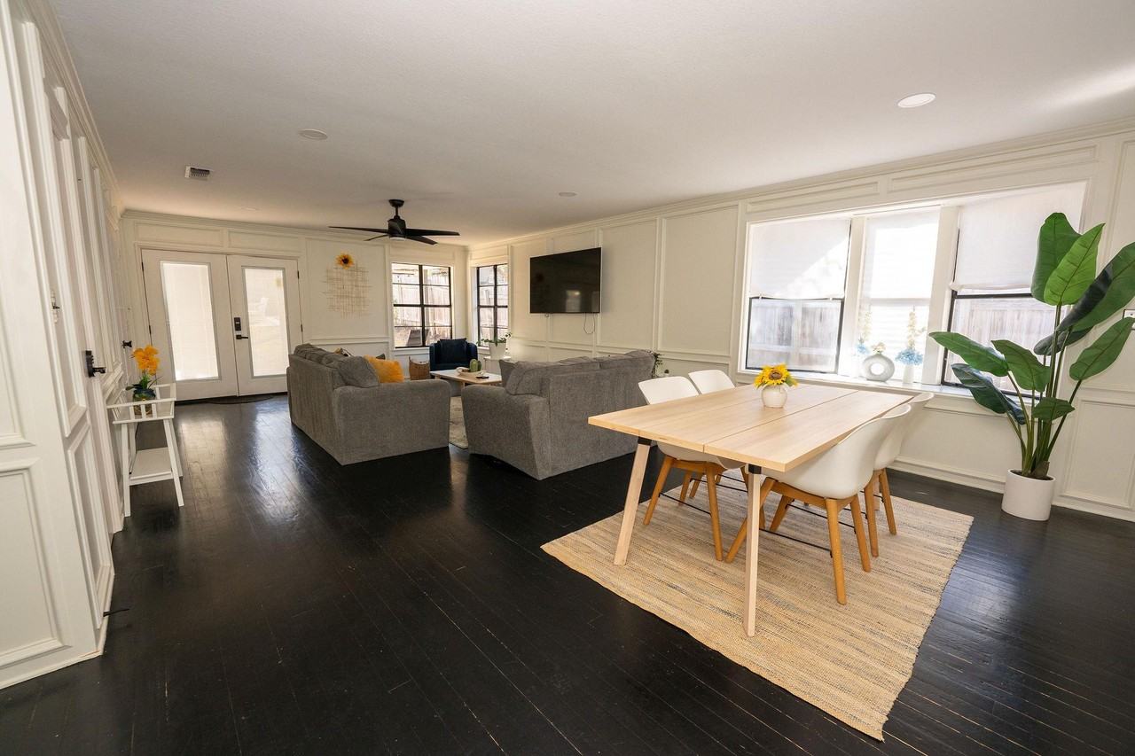 Whispering Oaks Dr - Photo 4 of 41