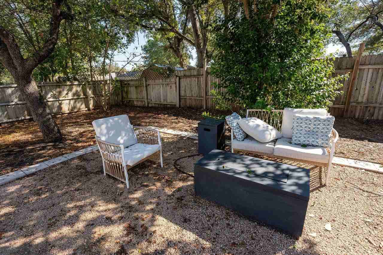 Whispering Oaks Dr - Photo 6 of 41