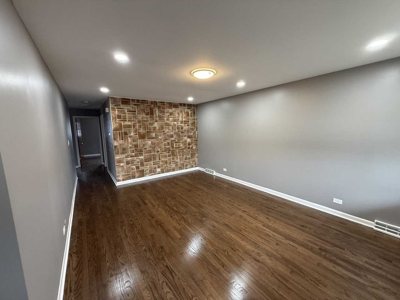 7616 Lorel Ave - Photo 4 of 17