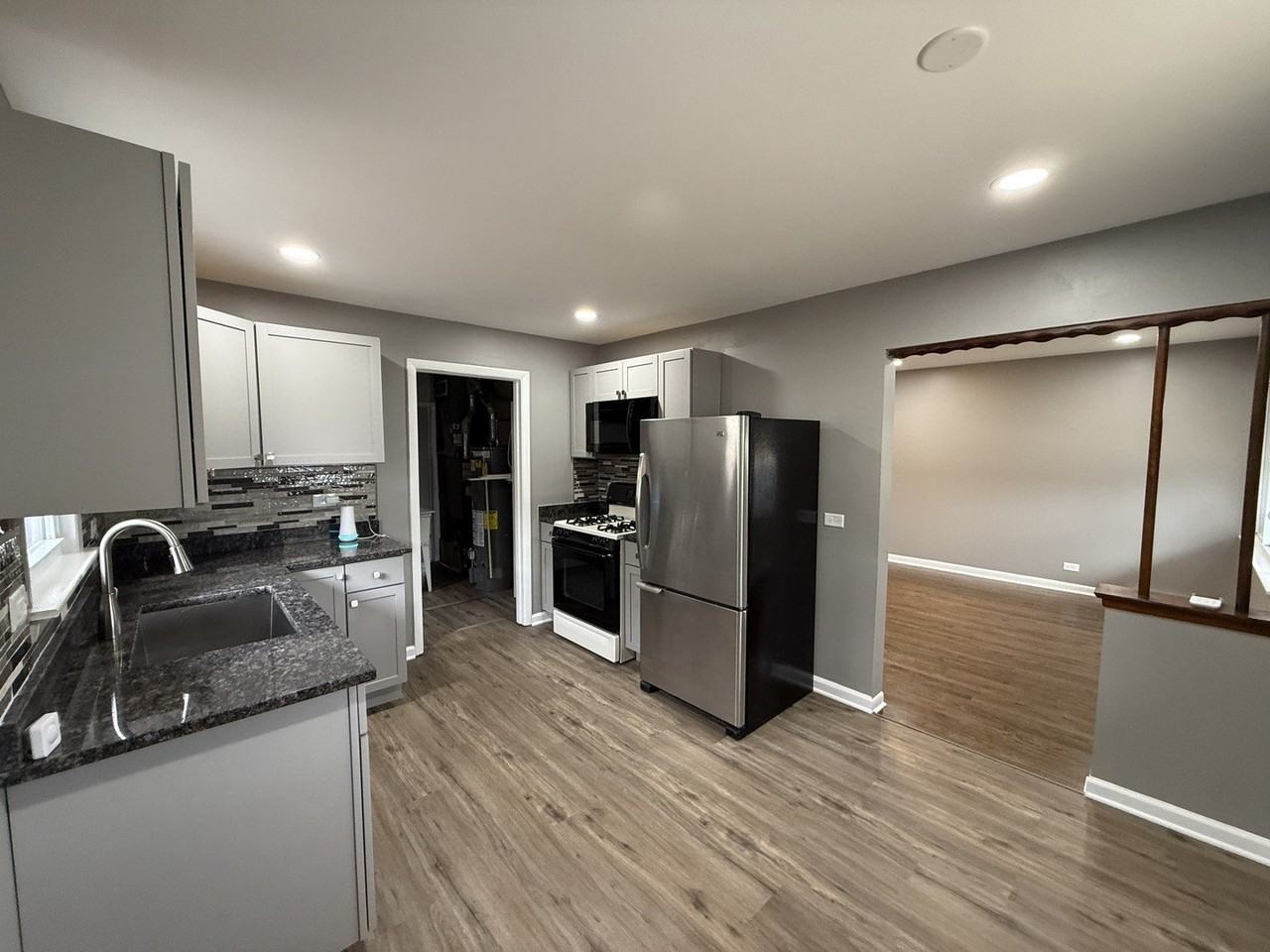 7616 Lorel Ave - Photo 7 of 17