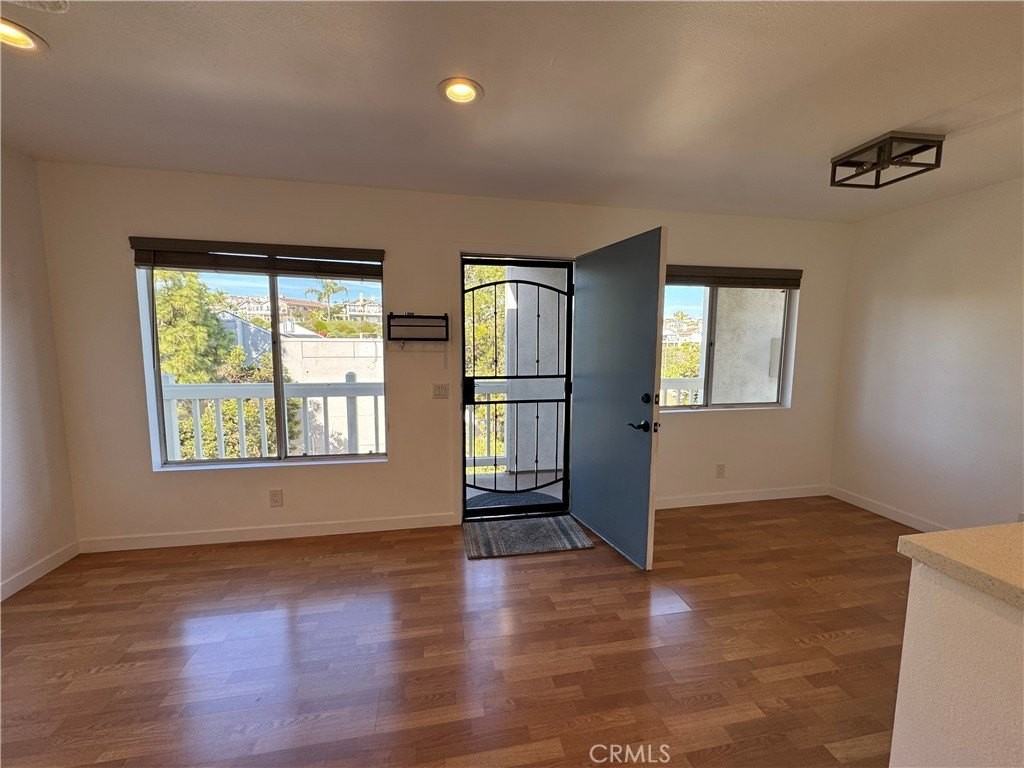 25050 Terrace Lantern - Photo 5 of 13