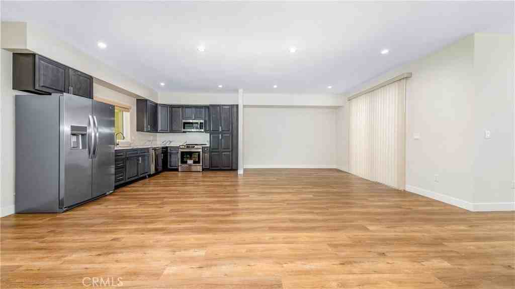 17154 Chatsworth St #2 - Photo 4 of 16