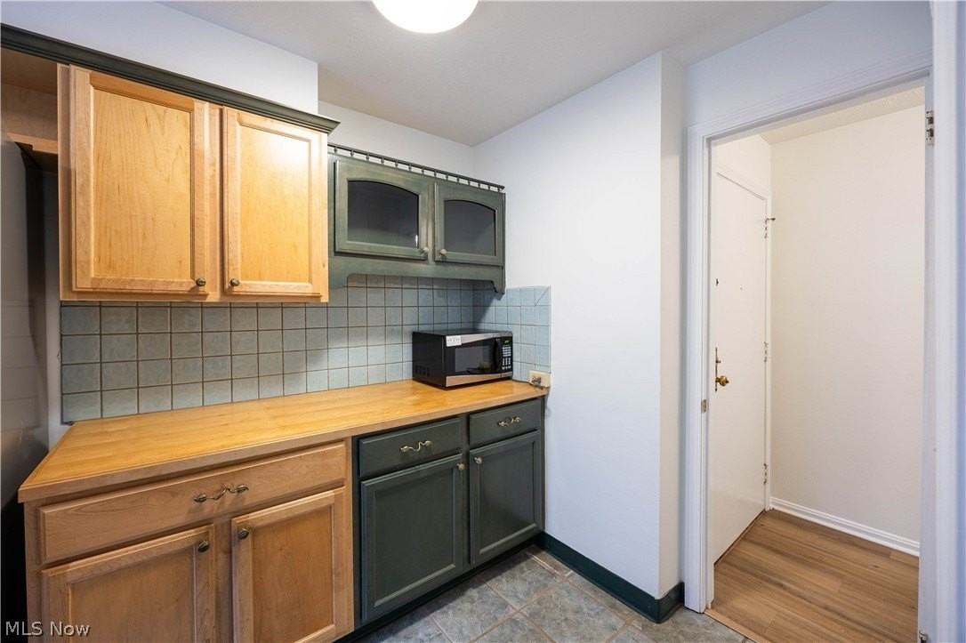 19436 Van Aken Blvd Apt 105 - Photo 7 of 28