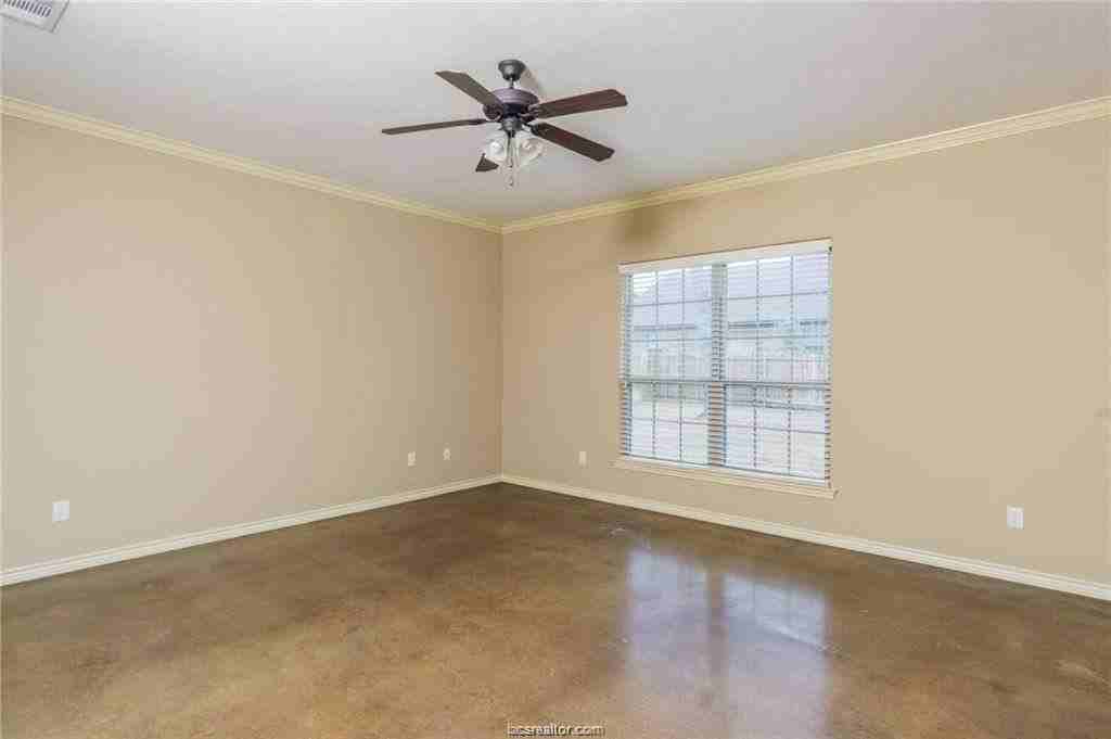 3010 Old Ironsides Dr - Photo 5 of 20