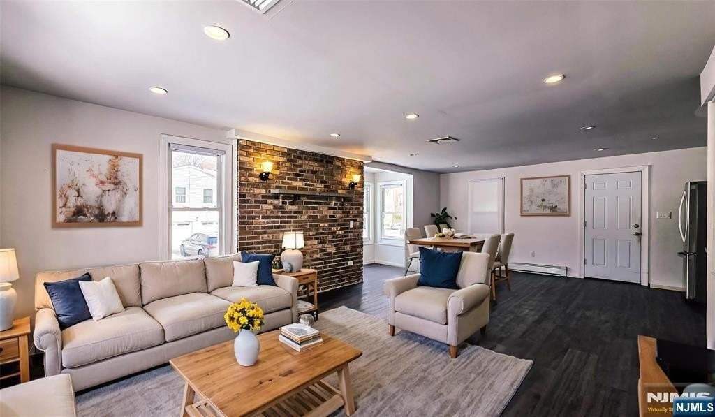 184 Washington St - Photo 3 of 20