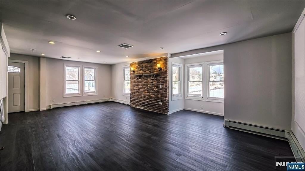 184 Washington St - Photo 6 of 20