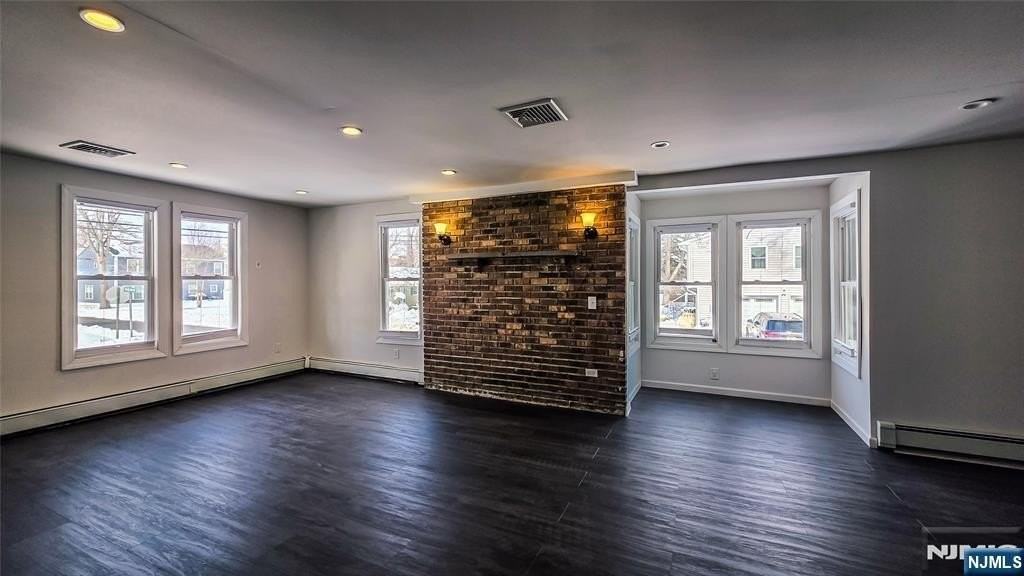 184 Washington St - Photo 7 of 20