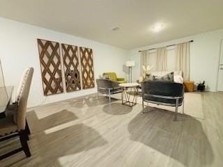 1937 Lotus St - Photo 5 of 11