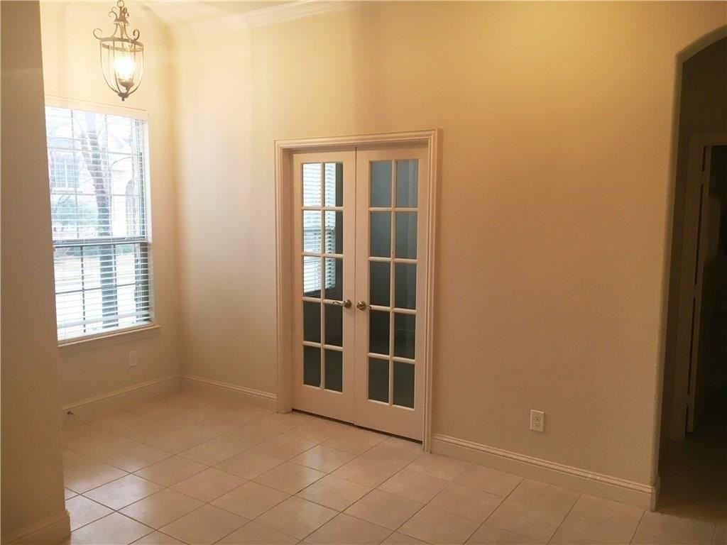 8619 Naomi St - Photo 4 of 27