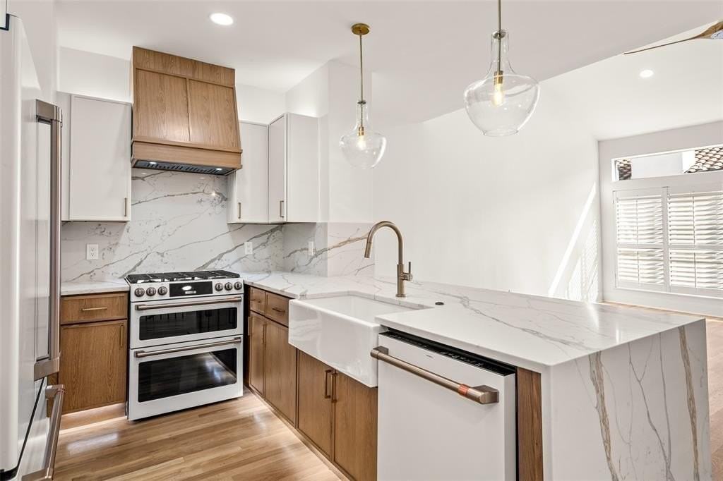 4030 Gilbert Ave #3 - Photo 7 of 31