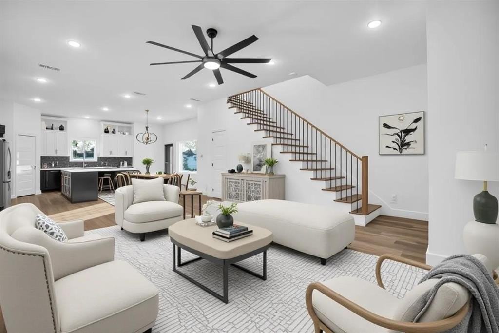 305 Eggar St - Photo 4 of 27