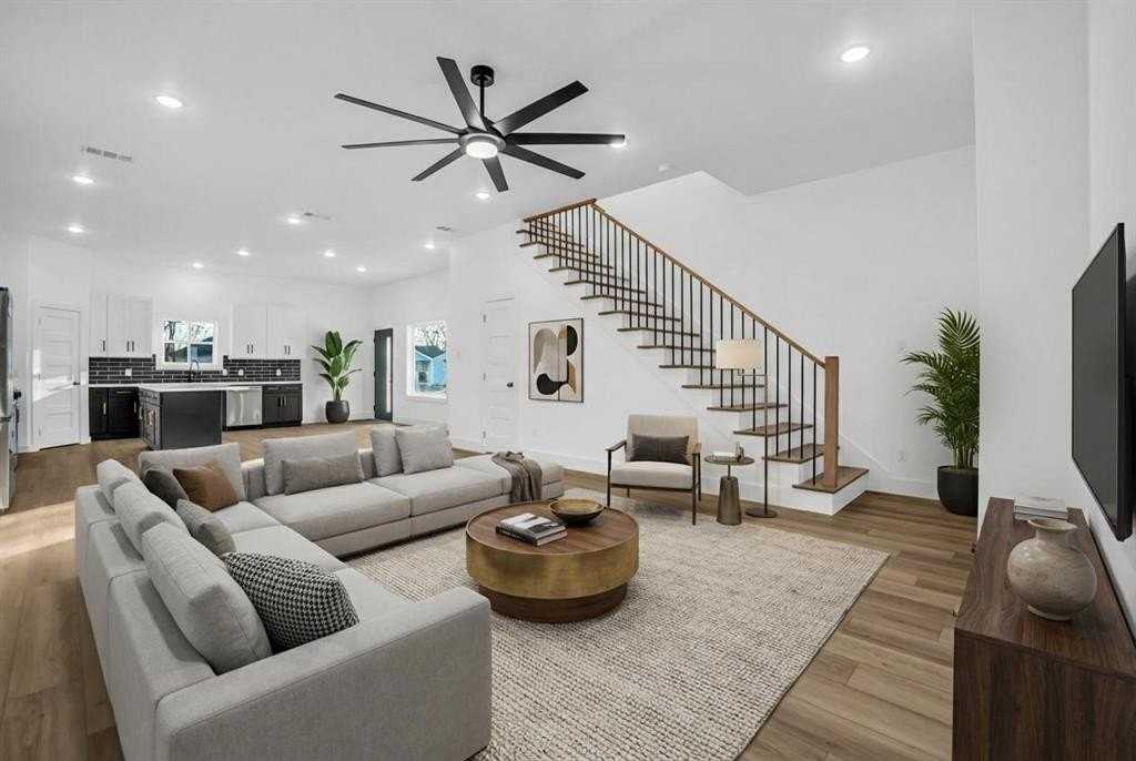 305 Eggar St - Photo 5 of 27