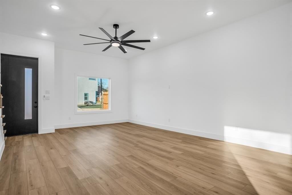 305 Eggar St - Photo 7 of 27