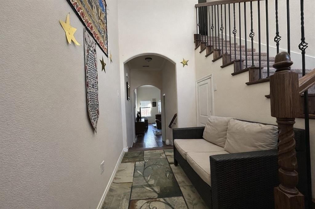 2373 Novin Dr - Photo 2 of 23