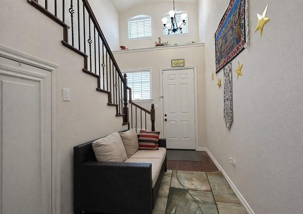 2373 Novin Dr - Photo 3 of 23