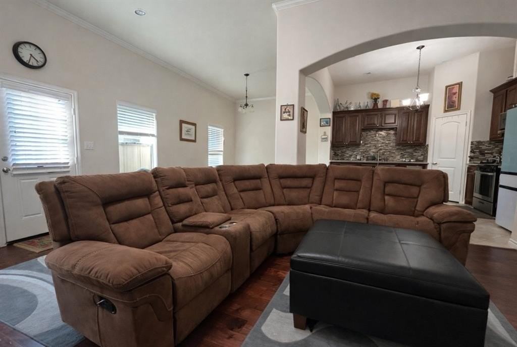 2373 Novin Dr - Photo 6 of 23