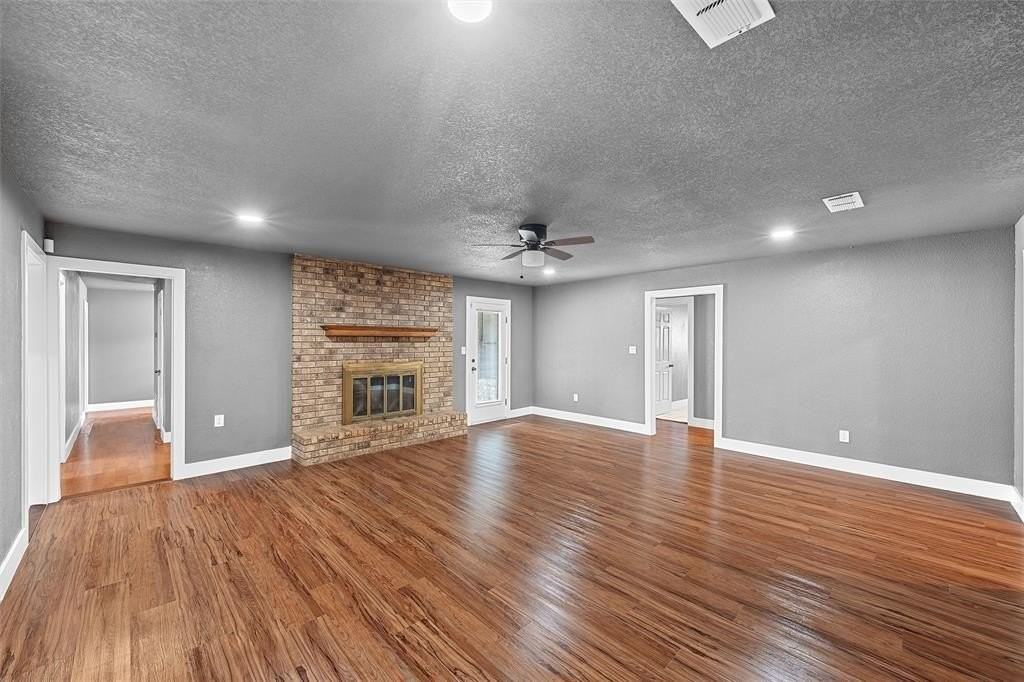 106 Willowcrest St - Photo 4 of 26