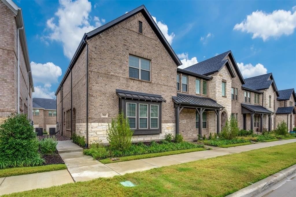 512 Parkside Dr - Photo 2 of 26