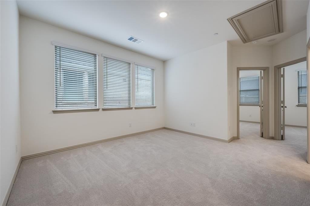 512 Parkside Dr - Photo 7 of 26