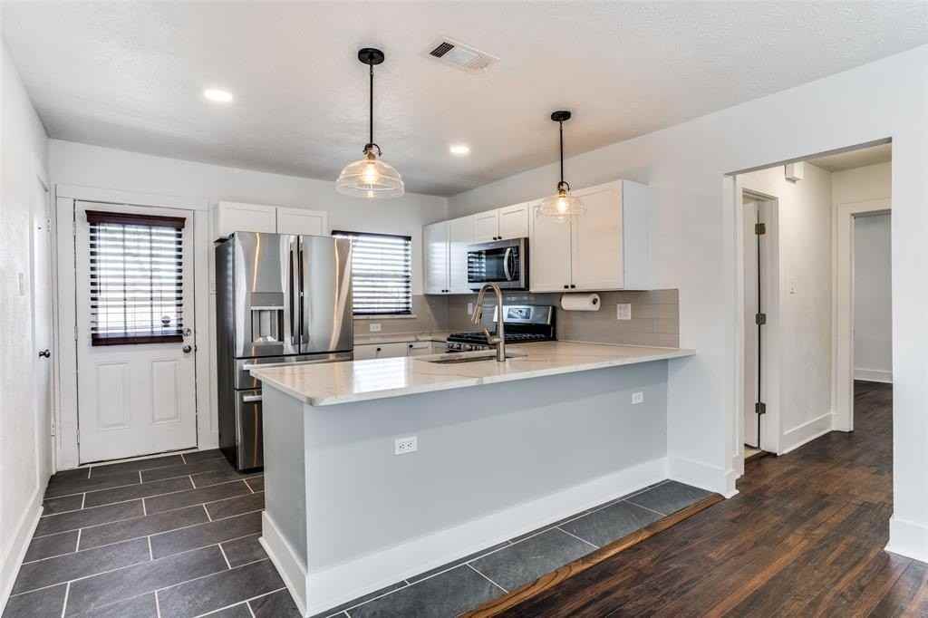 2837 Cherrywood Ave - Photo 5 of 14