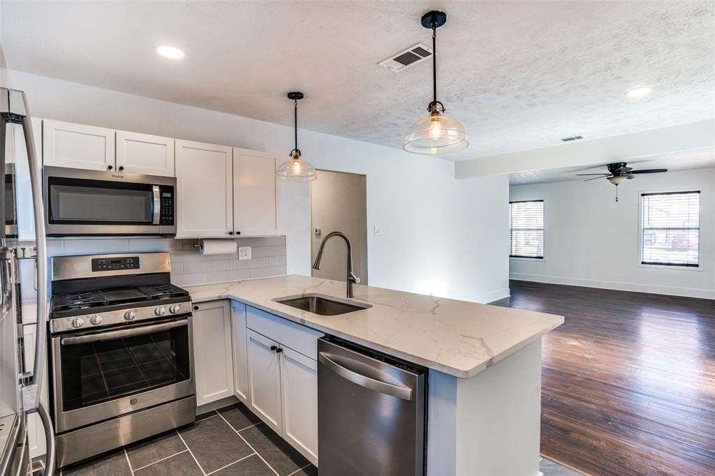 2837 Cherrywood Ave - Photo 6 of 14