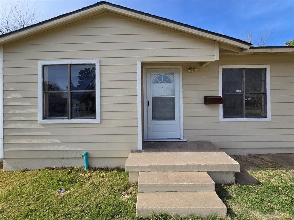 12121 Hoblitzelle Dr - Photo 2 of 35