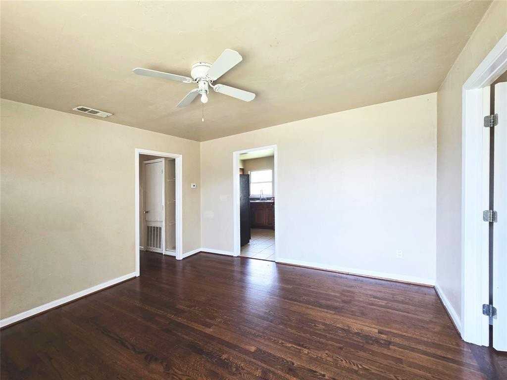 12121 Hoblitzelle Dr - Photo 6 of 35