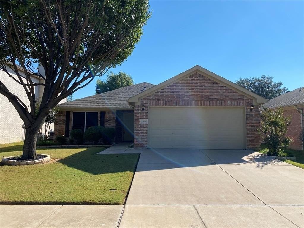 1835 Woodchase Dr - Photo 2 of 12