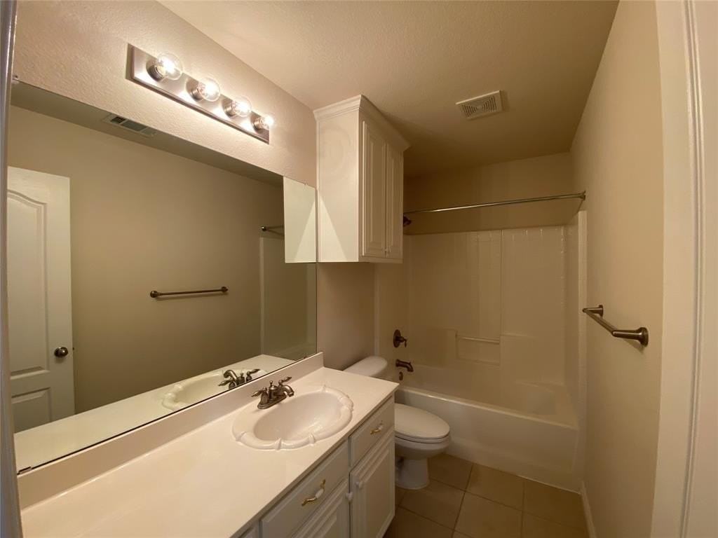 1835 Woodchase Dr - Photo 5 of 12