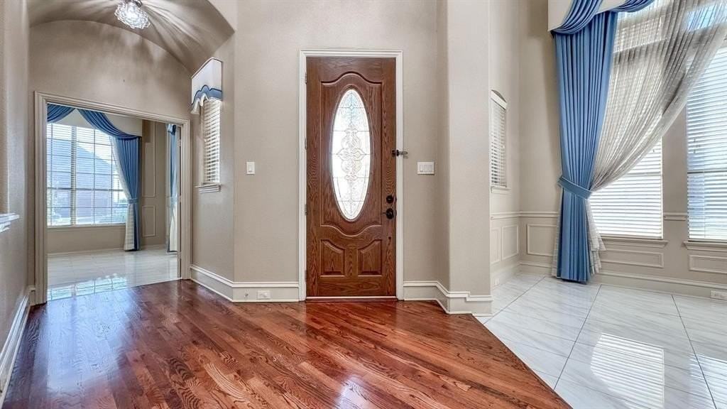 6812 Sail Away Pl - Photo 5 of 40