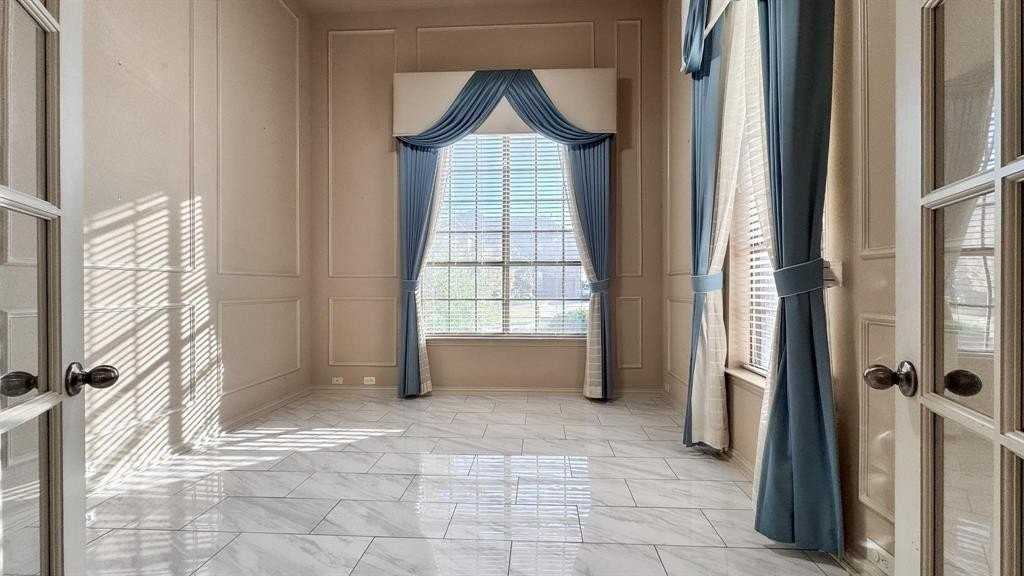 6812 Sail Away Pl - Photo 7 of 40