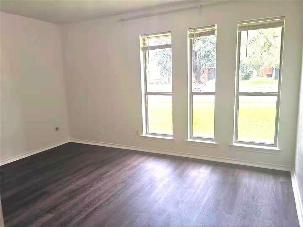 2033 Westridge Dr - Photo 3 of 6