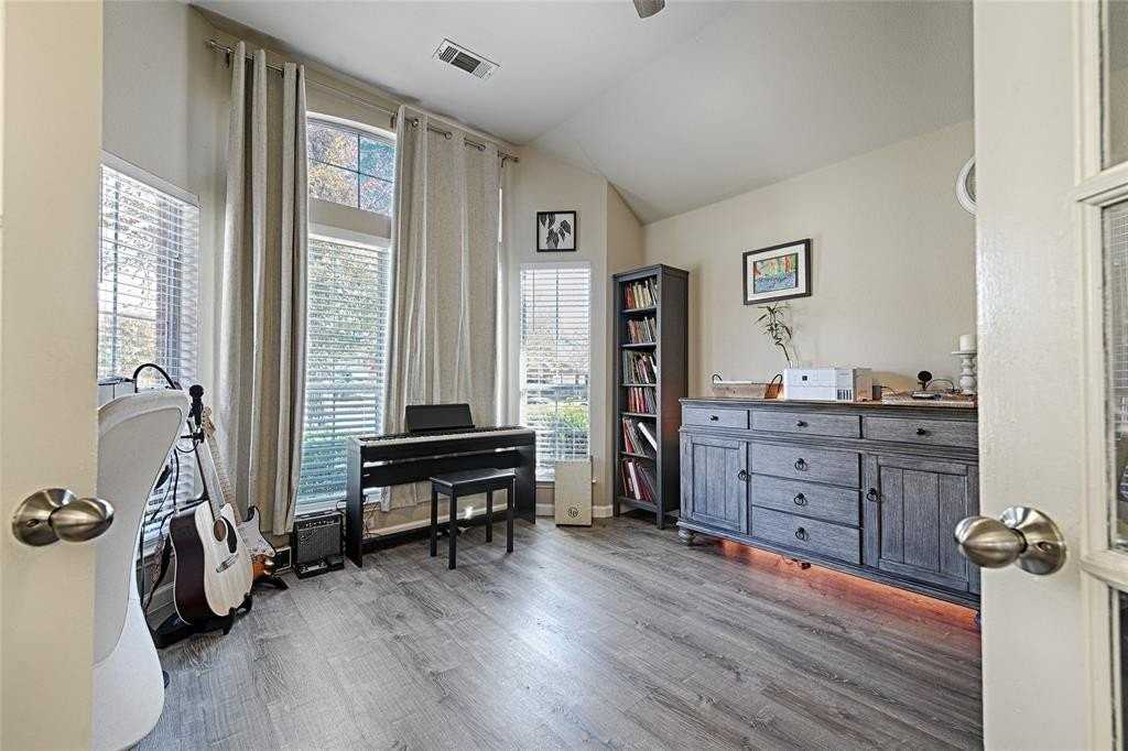 2704 Spring Dr - Photo 2 of 35