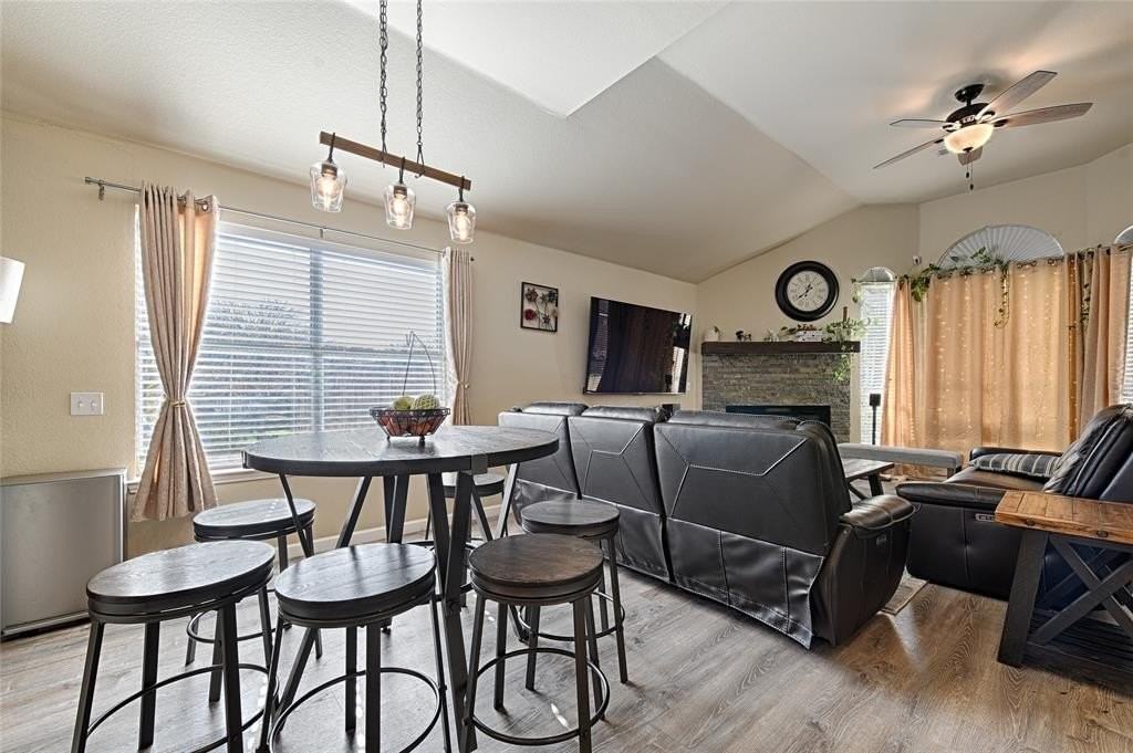 2704 Spring Dr - Photo 6 of 35