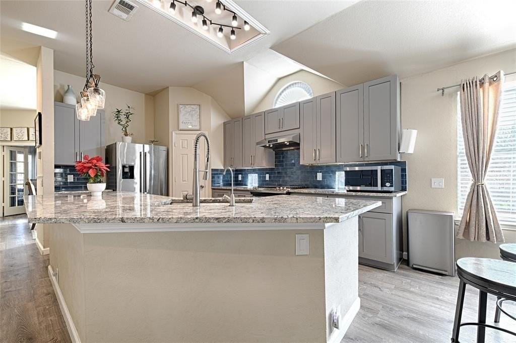 2704 Spring Dr - Photo 7 of 35