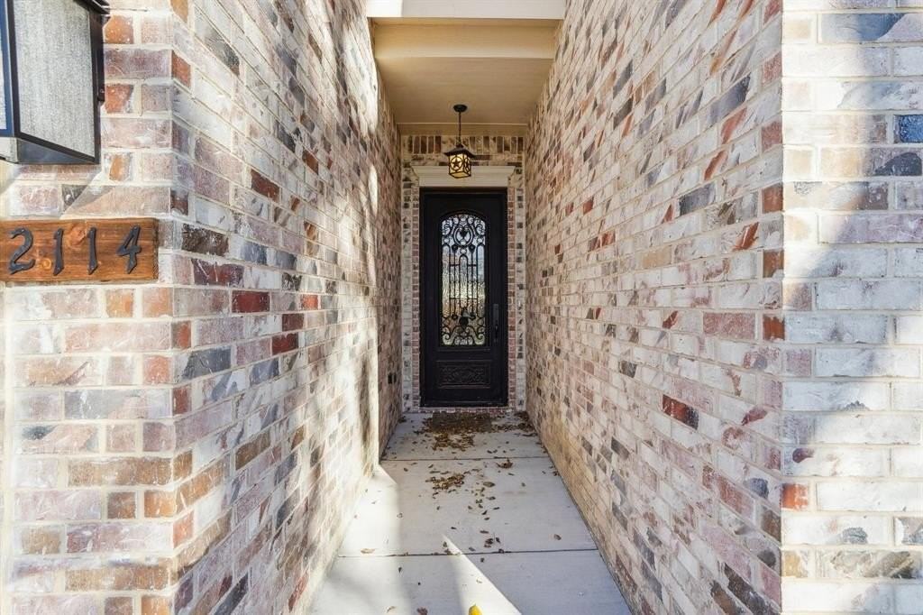 2114 Spikes St - Photo 2 of 31